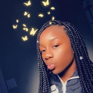 Meet your Posher, Adrianne